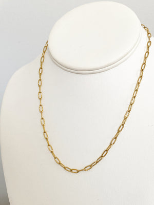 
                
                    Load image into Gallery viewer, Textured Mini Paperclip Chain Necklace
                
            