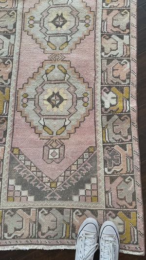 
                
                    Load and play video in Gallery viewer, Emmalie Vintage Turkish Runner Rug 3&amp;#39;4.5 x 9&amp;#39;2
                
            