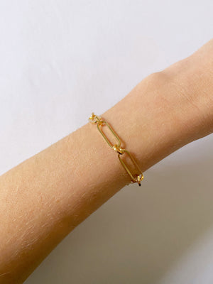 
                
                    Load image into Gallery viewer, Gold dipped paperclip chain bracelet
                
            